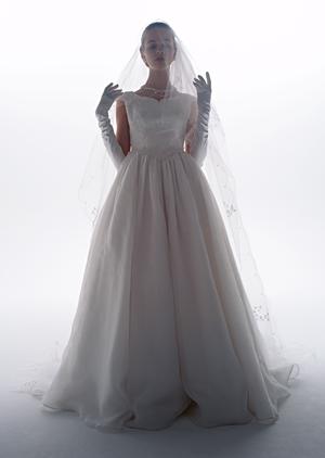 本通でお気に入りの結婚指輪を見つける